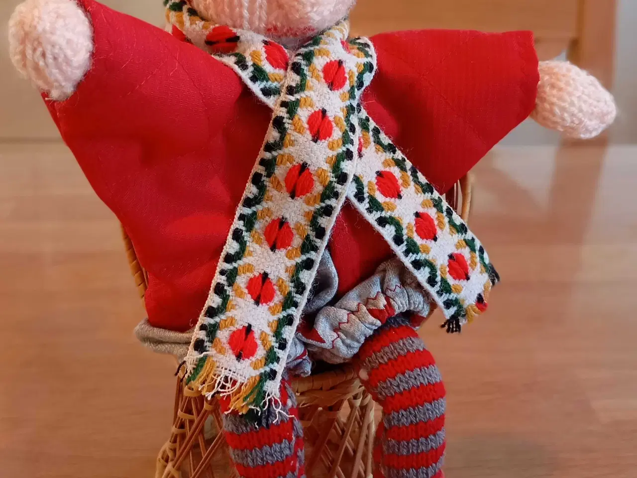 Billede 4 - Vintage påfuglestol med sød nisse