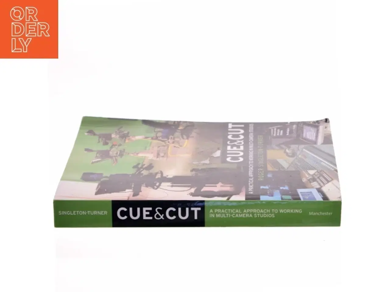 Billede 2 - Cue & cut : a practical approach to working in multi-camera studios af Roger Singleton-Turner (Bog)