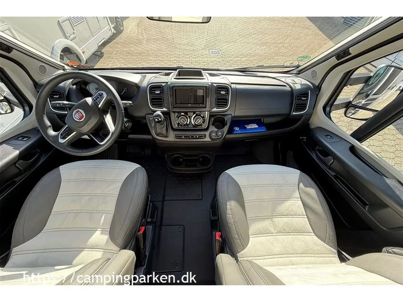 Billede 3 - 2024 - SunLight T 68 Adv. Edi. - Aut. gear Lækker autocamper med enkeltsenge, hæve/sænkeseng, automatgear og adaptiv fartpilot