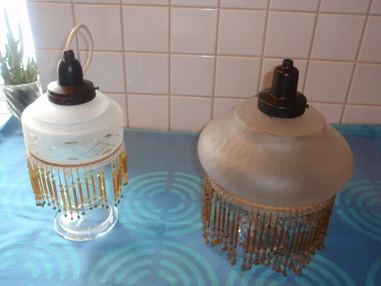 Billede 1 - 2 stk. gamle lamper med perler