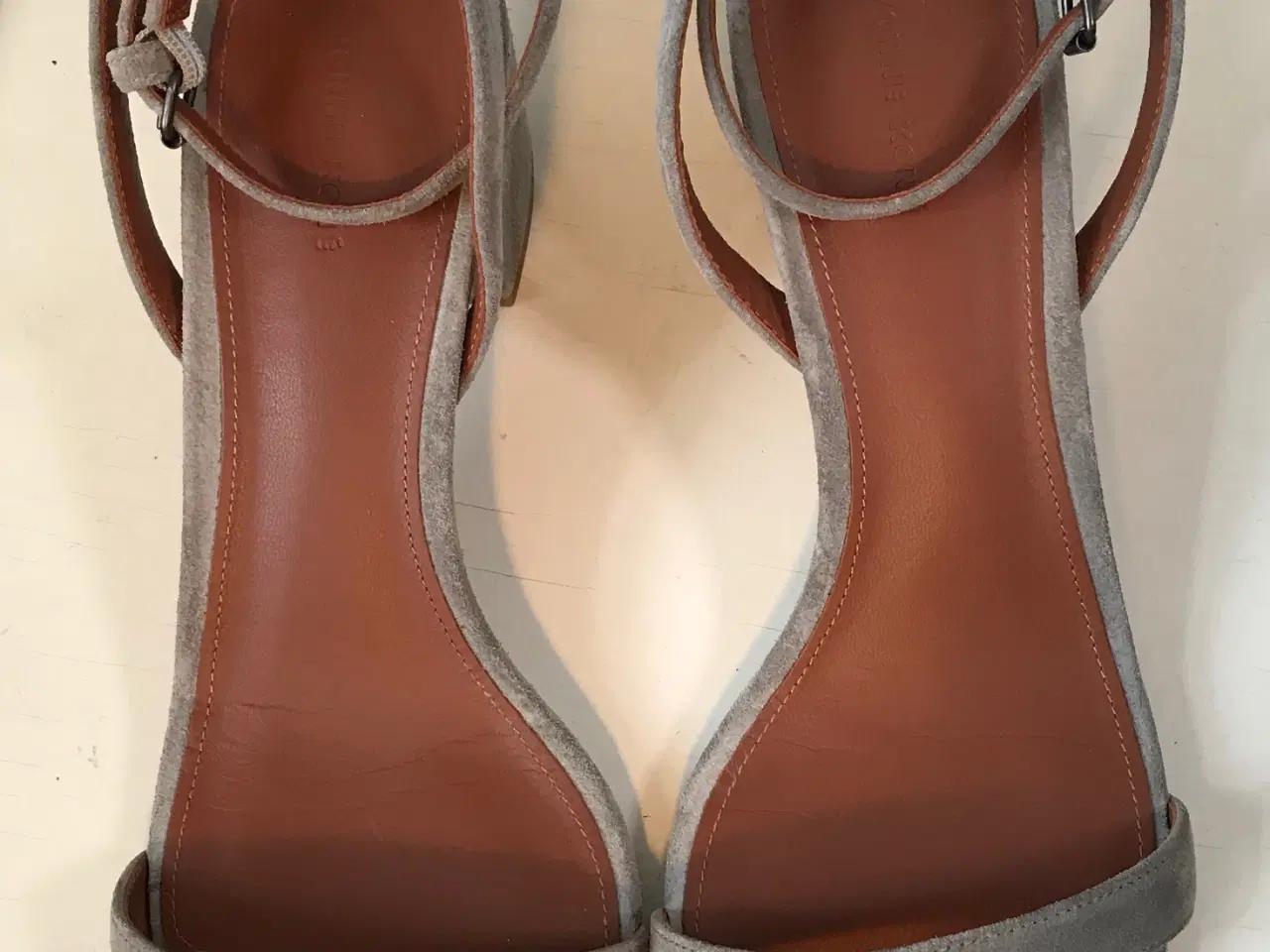 Billede 2 - Yvonne Koné, grå sandaler, str 41