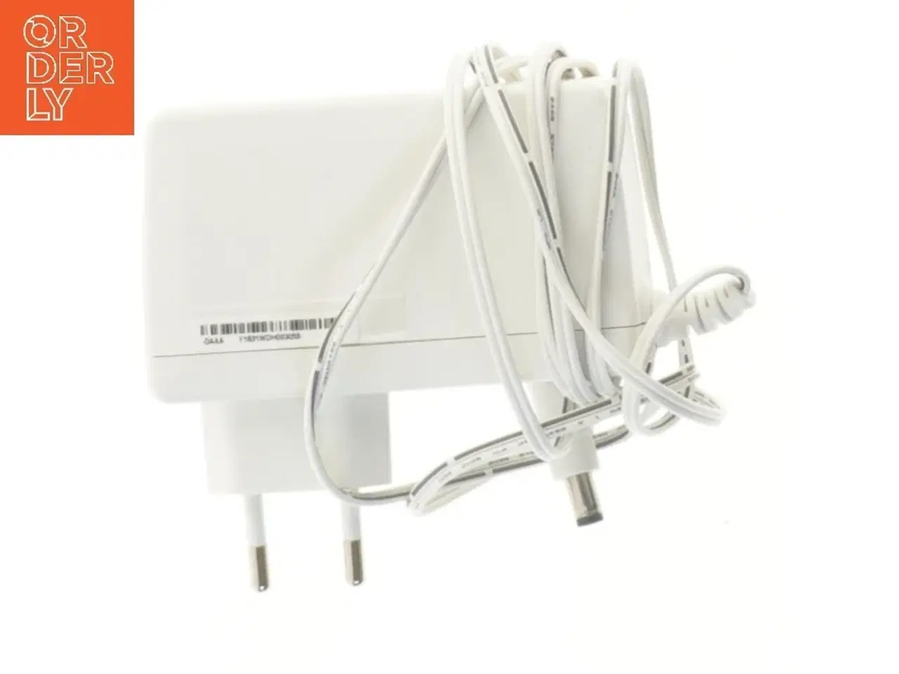 Billede 1 - Hvid strømadapter med ledning (str. 9x9 cm)