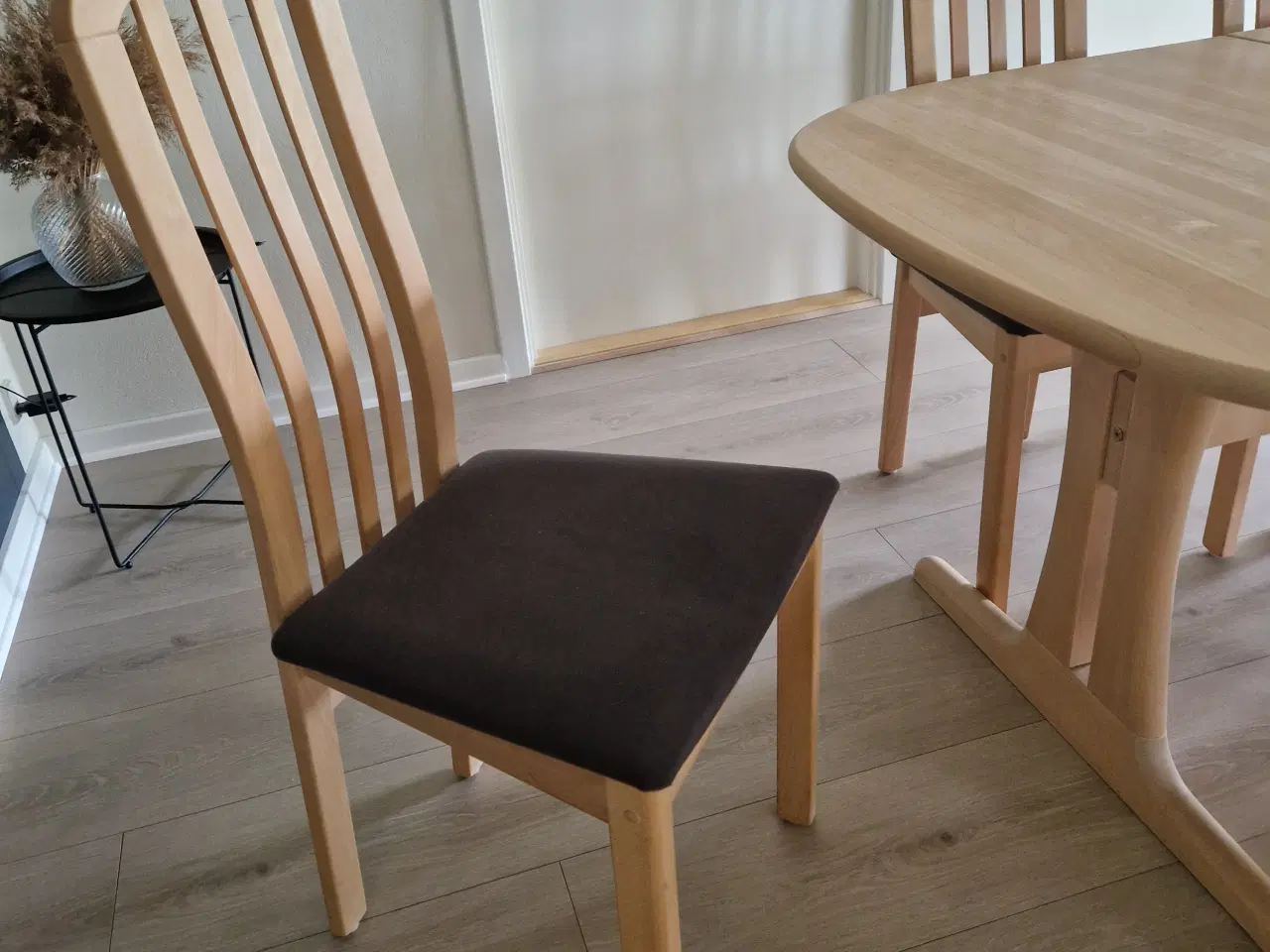 Billede 4 - Spisebord og 6 stole i  sæbebehandlet bøg