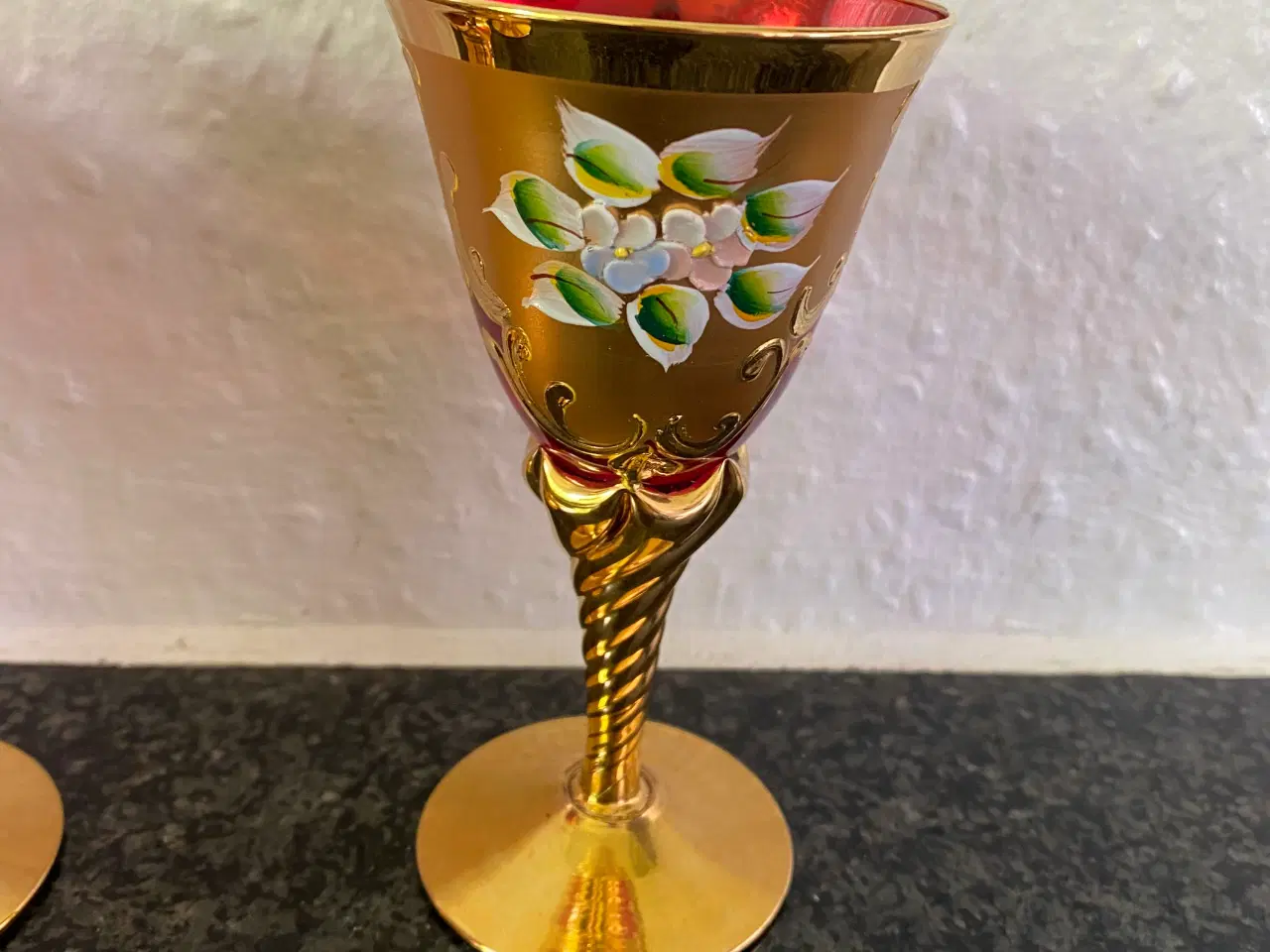 Billede 2 - Flotte rød/guld ældre vinglas 