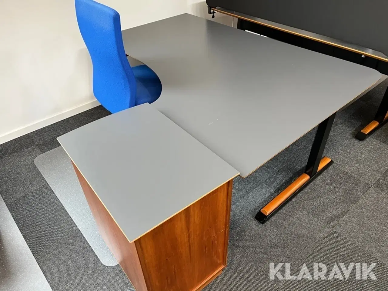 Billede 3 - Kontor møbler 4 sæt  med stole