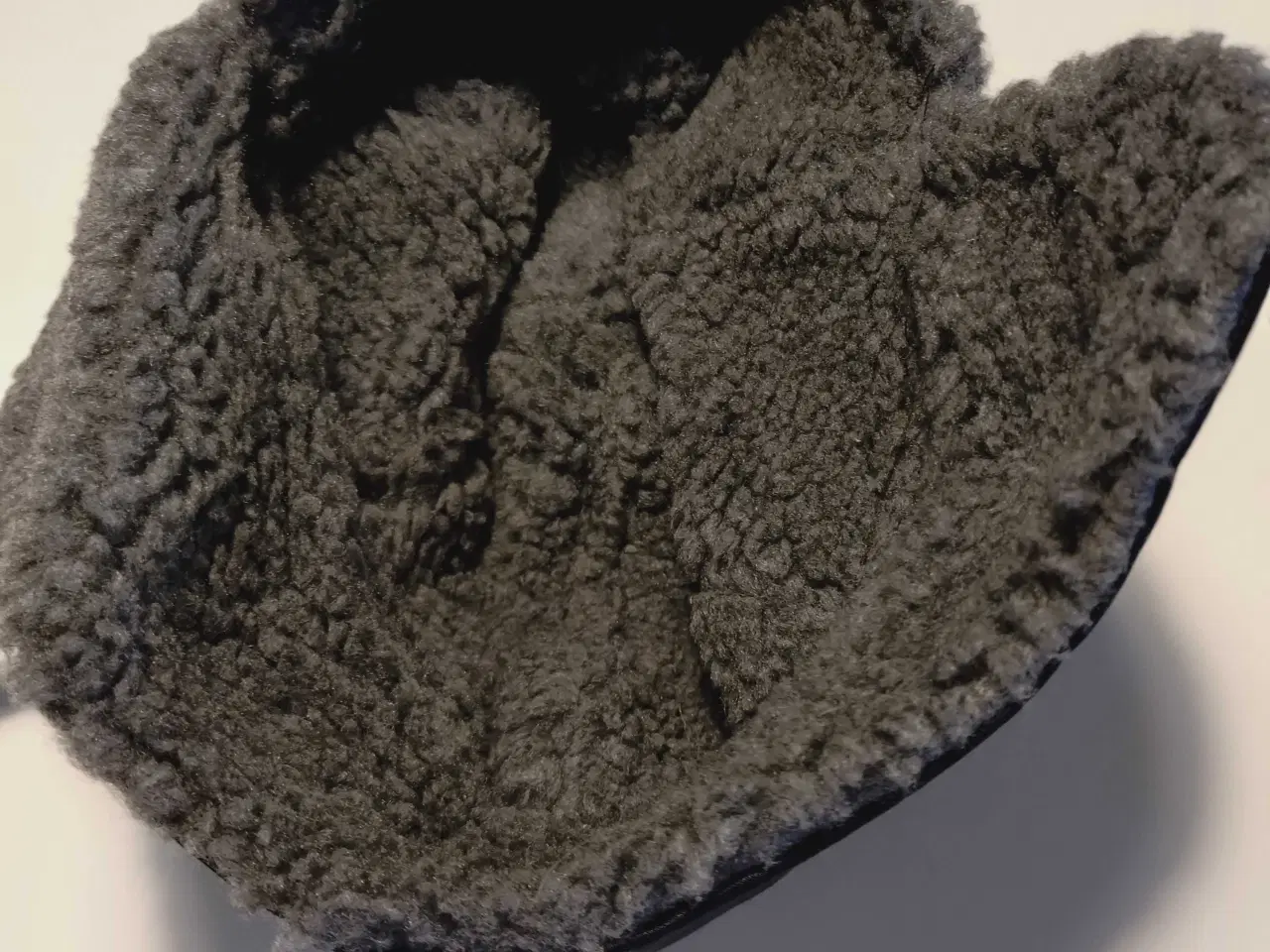 Billede 2 - Varm kasket "ACTIVE WEAR" str 3-5 år