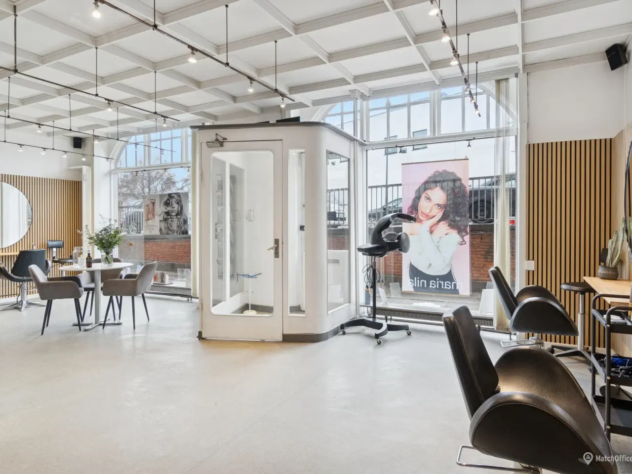 Billede 11 - Velbeliggende frisørsalon til afståelse