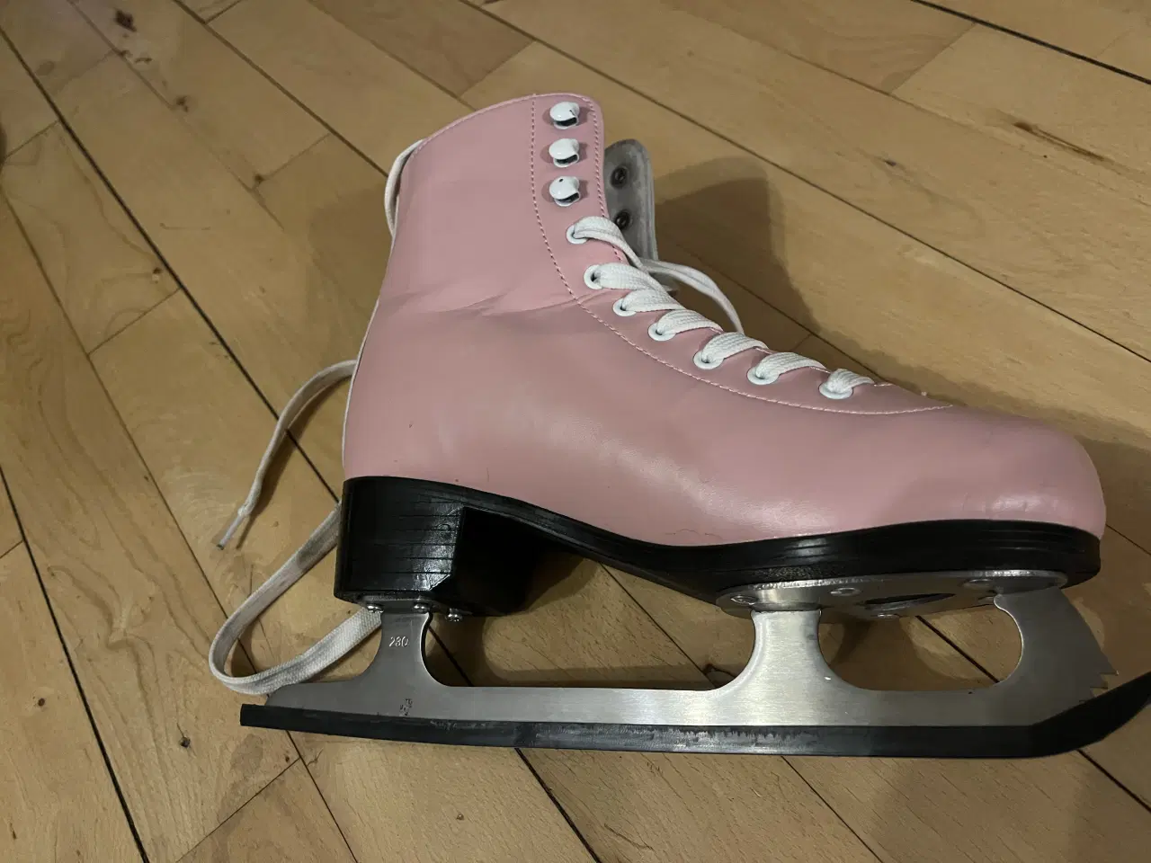 Billede 3 - Kunstskøjter str 38 + taske 