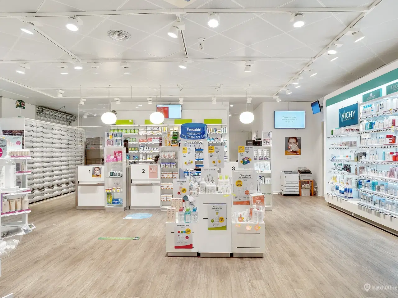 Billede 3 - 141 kvm. synlig butik i Nyborg - off. parkering lige foran