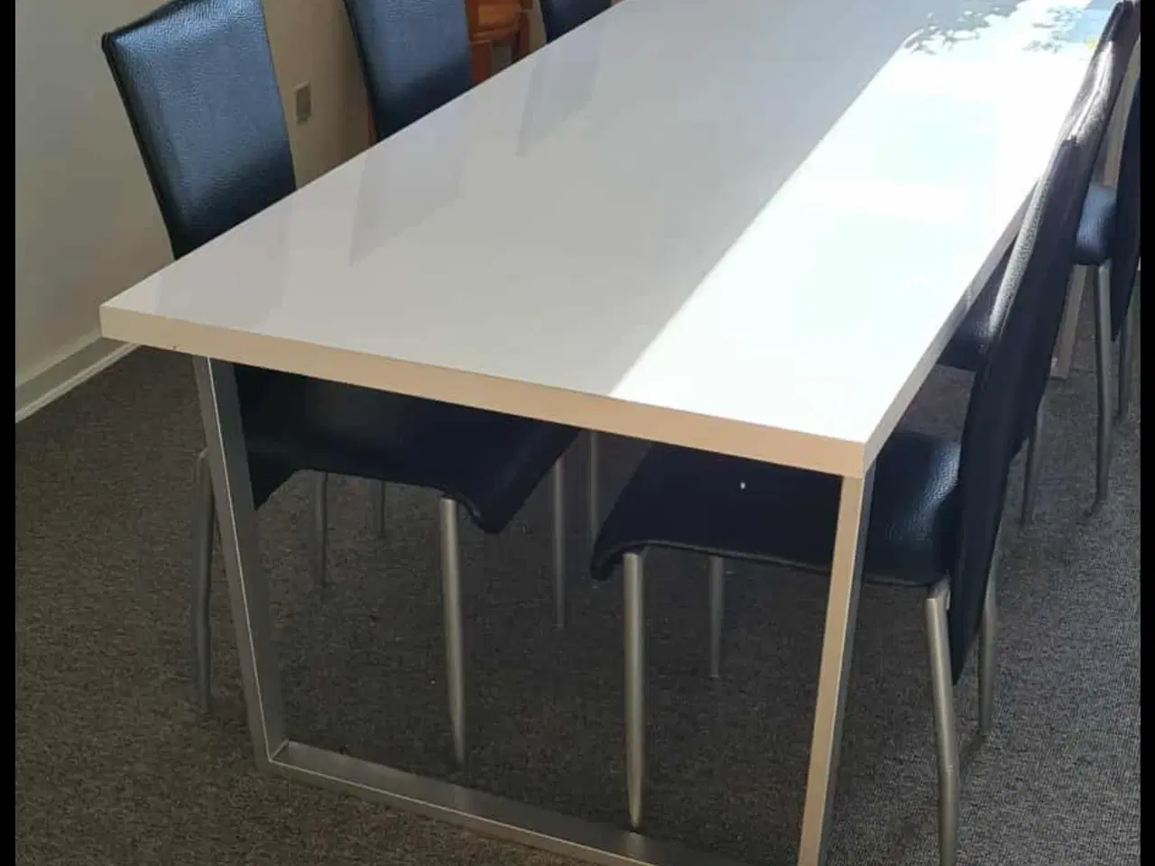 Billede 1 - Spisebord med stole