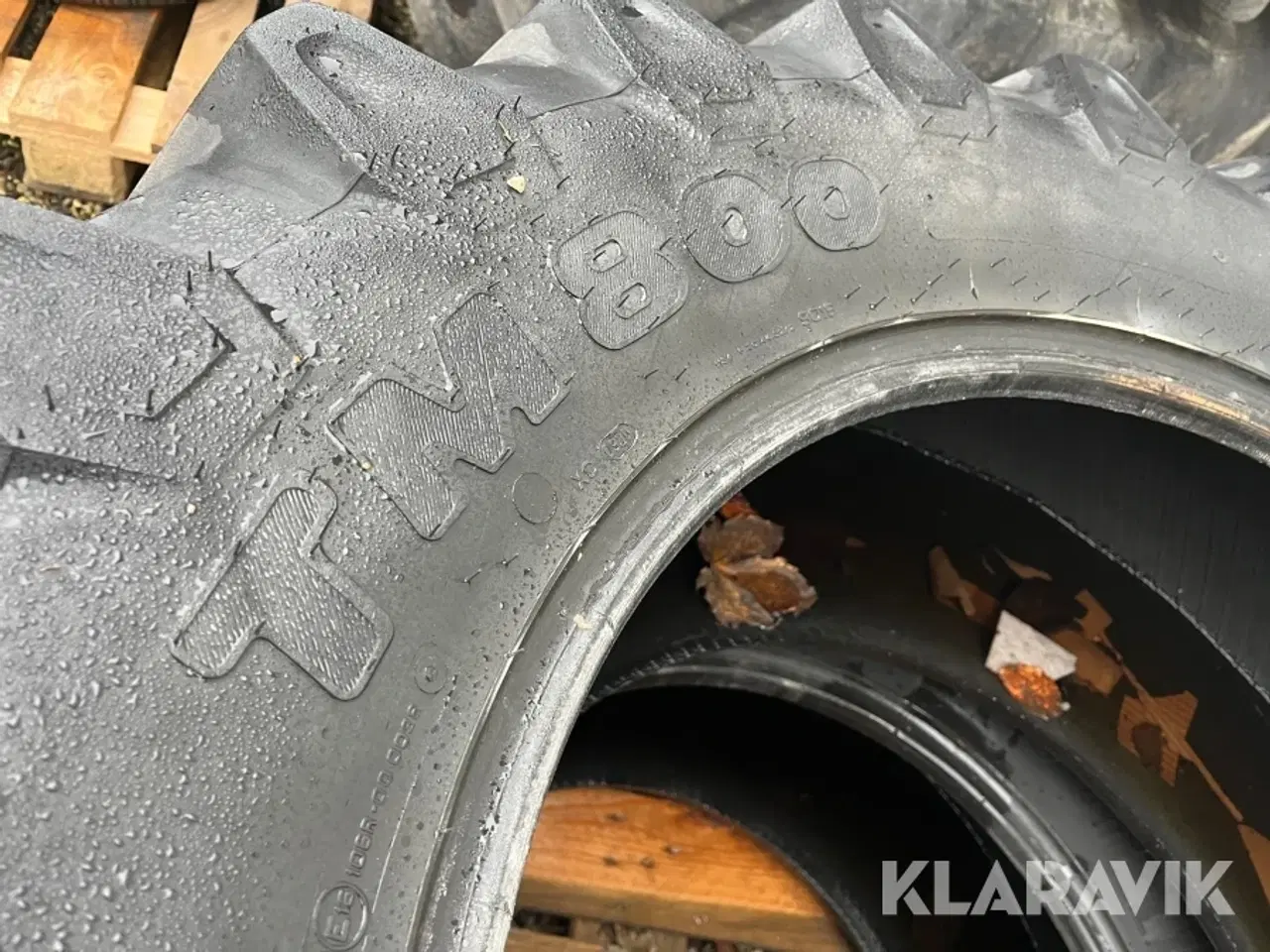 Billede 5 - Traktordæk Trelleborg 480/65R28 - 2 styk