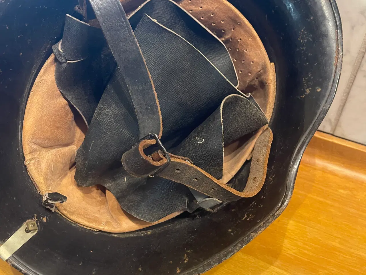 Billede 2 - Gammel Brandhjælm