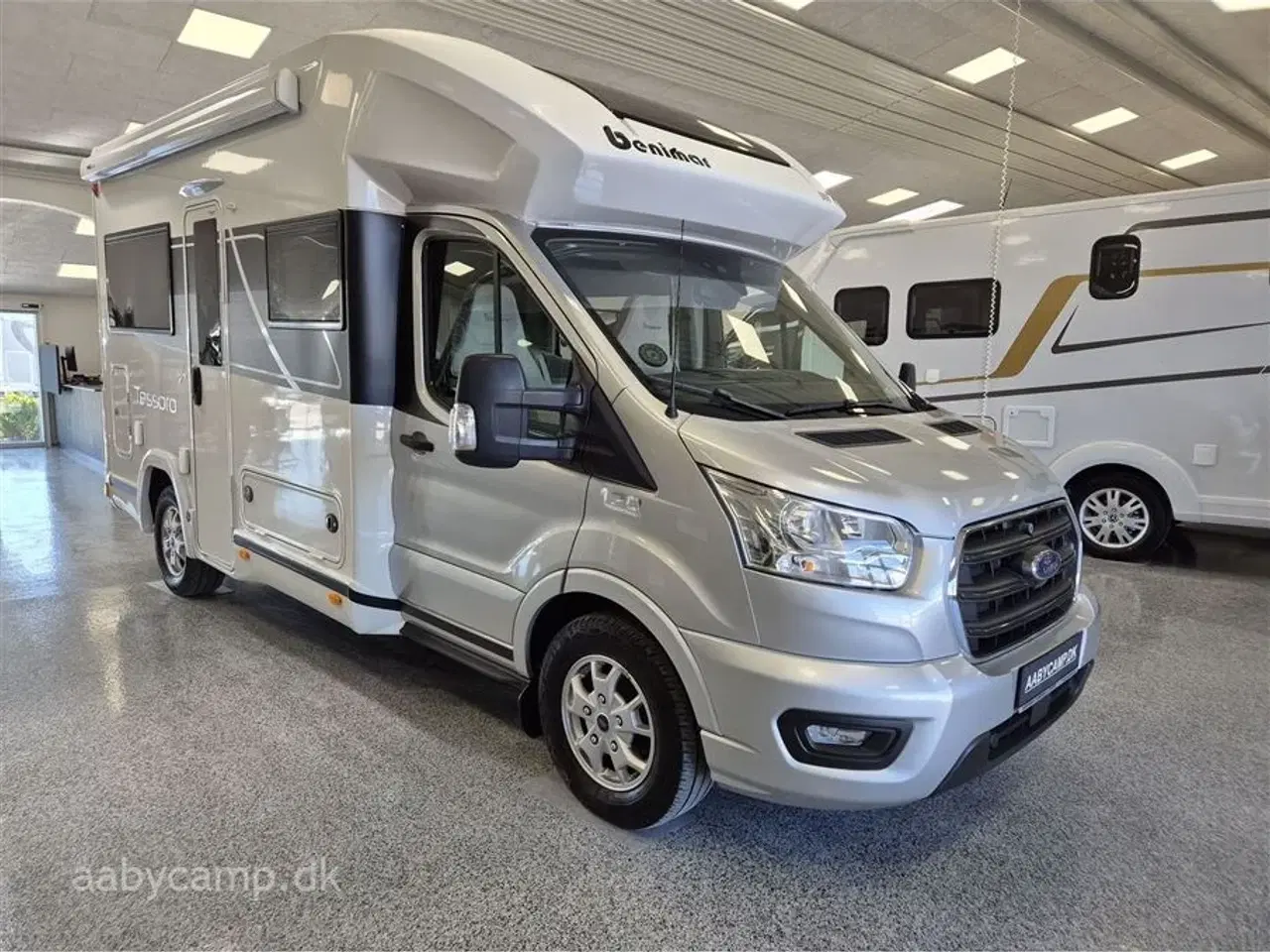 Billede 1 - 2020 - Benimar Tessoro 481 Aut.   Nk pakke. Automatgear. solcelle. Lithium Batteri. 2000w Inverter. Markise. A/C i bodel. Elektriske støtteben. Bemærk kun 20,000 Km!!!!!