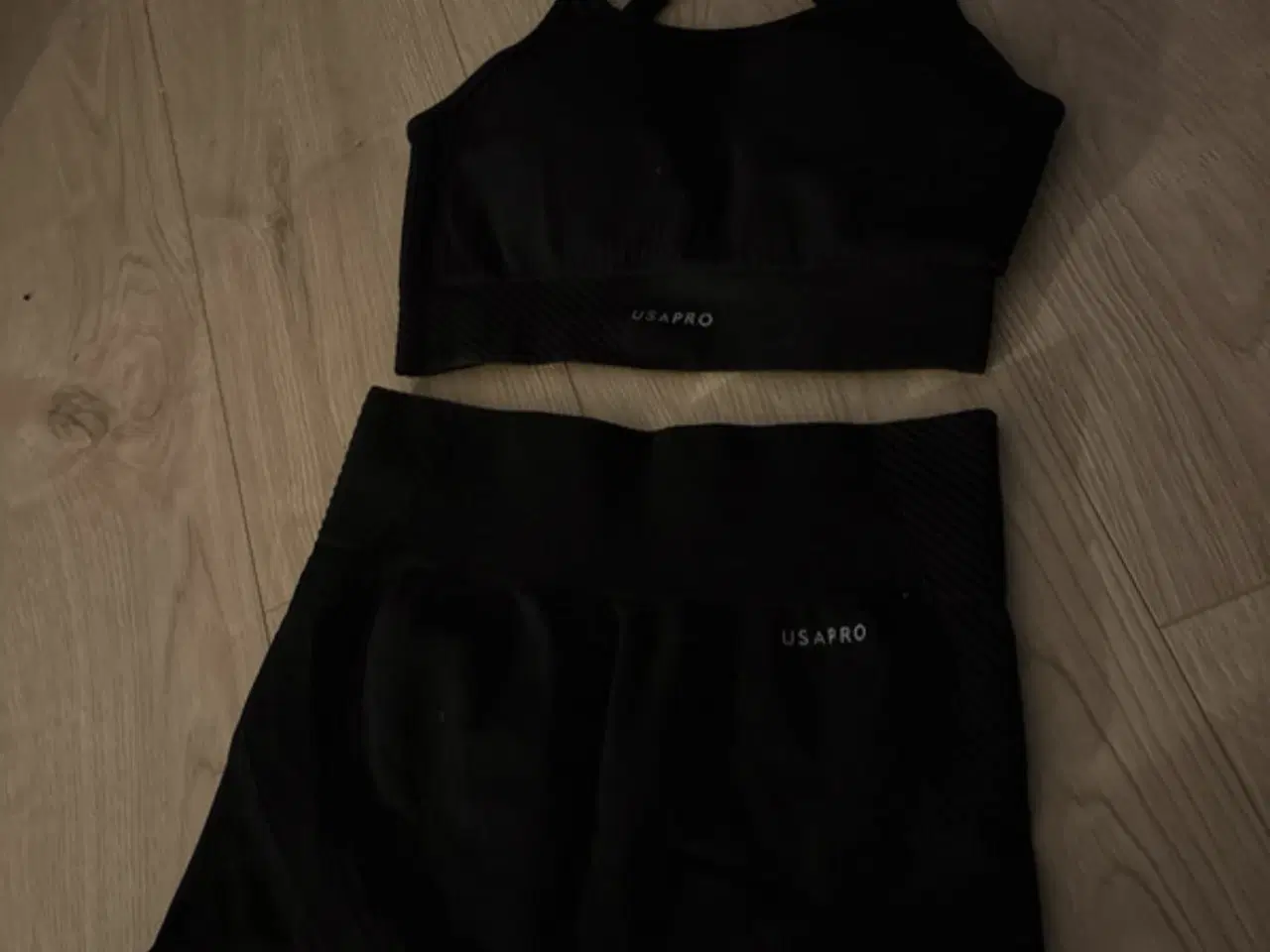 Billede 2 - Træningstøj fra USAPRO sælges