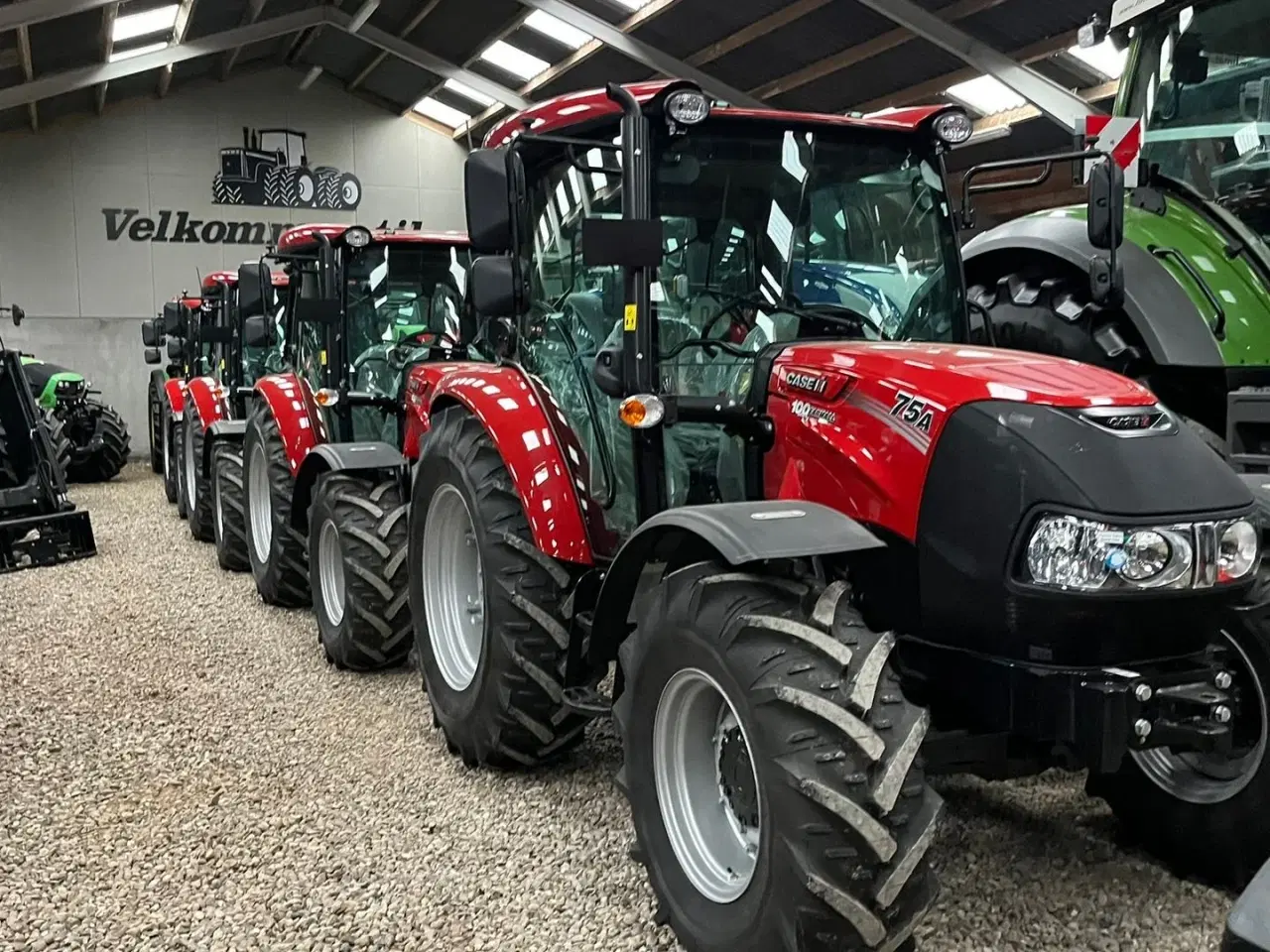 Billede 5 - Case IH Farmall 75 A Med frontlift og koblingsfrit vendegear og brede hjul.