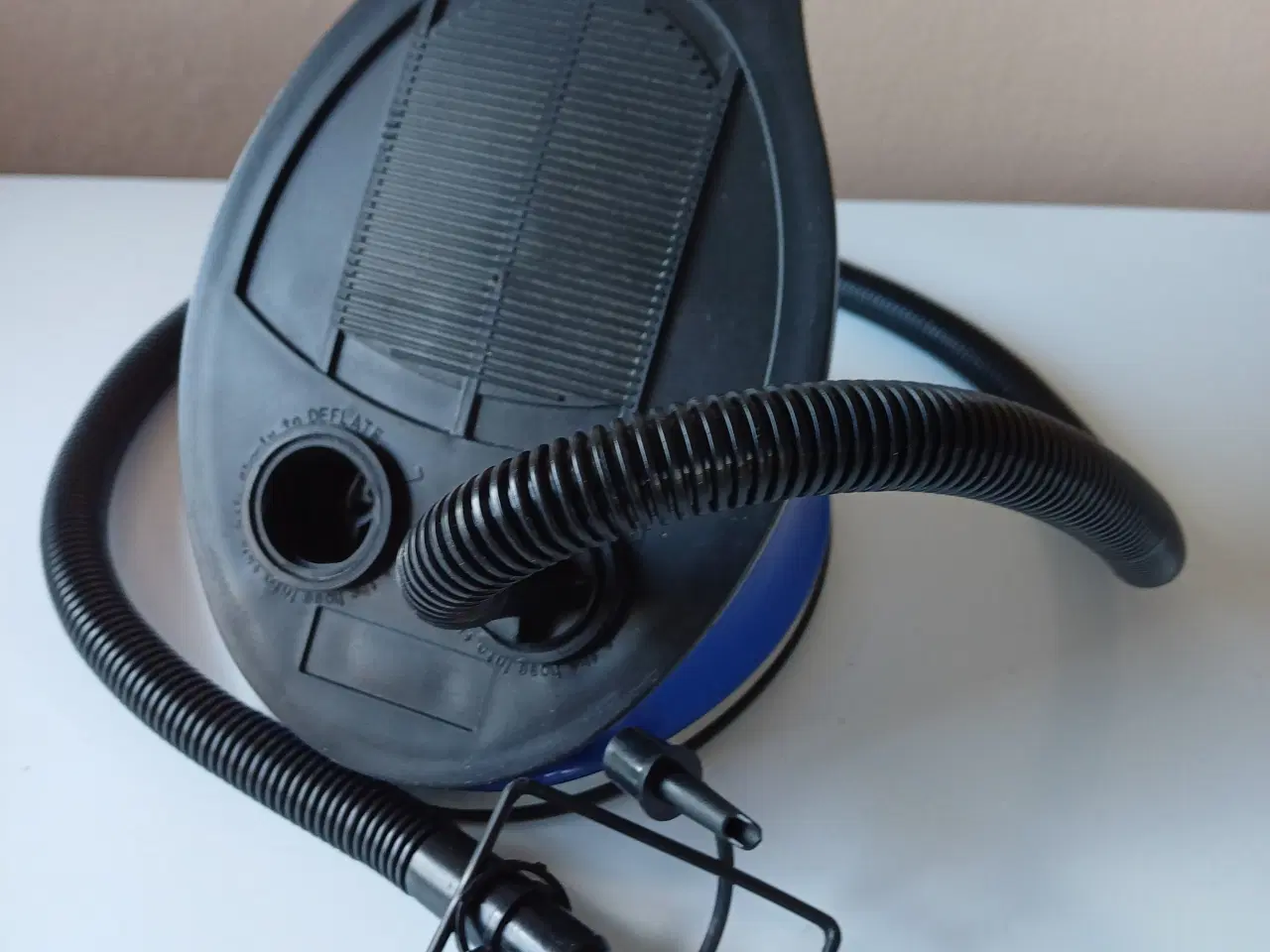 Billede 2 - Luftpumpe / fodpumpe til madrasser, badedyr mm.