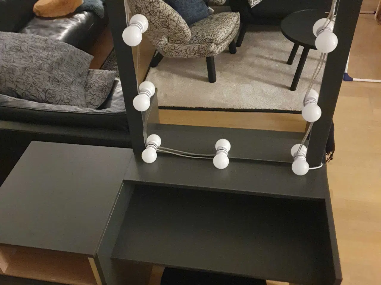 Billede 2 - Make-up bord med spejl og LED