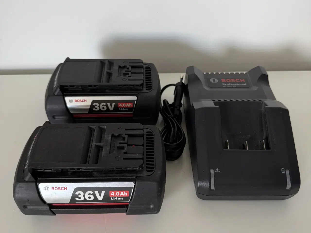 Billede 1 - 2 X Bosch 36V 4,0 Ah batteri og lader.