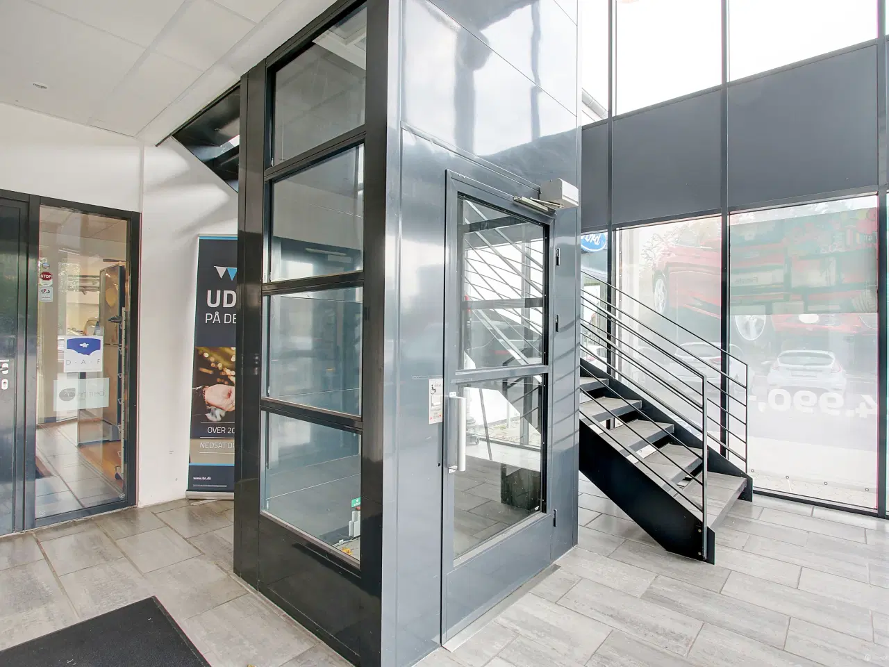 Billede 18 - Kontor/showroom/klinik på 1. sal i synlig forretningsejendom i Roskilde Centrum
