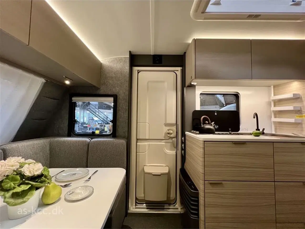 Billede 26 - 2025 - Adria Altea 502 UL Kampagne   Adria Altea 502 UL årg. 2025 5 Sovepladser, 4 Siddepladser 60 Selection jubilæumsmodel  med meget udstyr.
