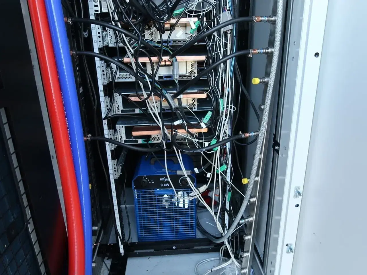 Billede 9 - 20 fods isolering container indrettet som testcenter af overskudsvarme (læs beskrivelse)