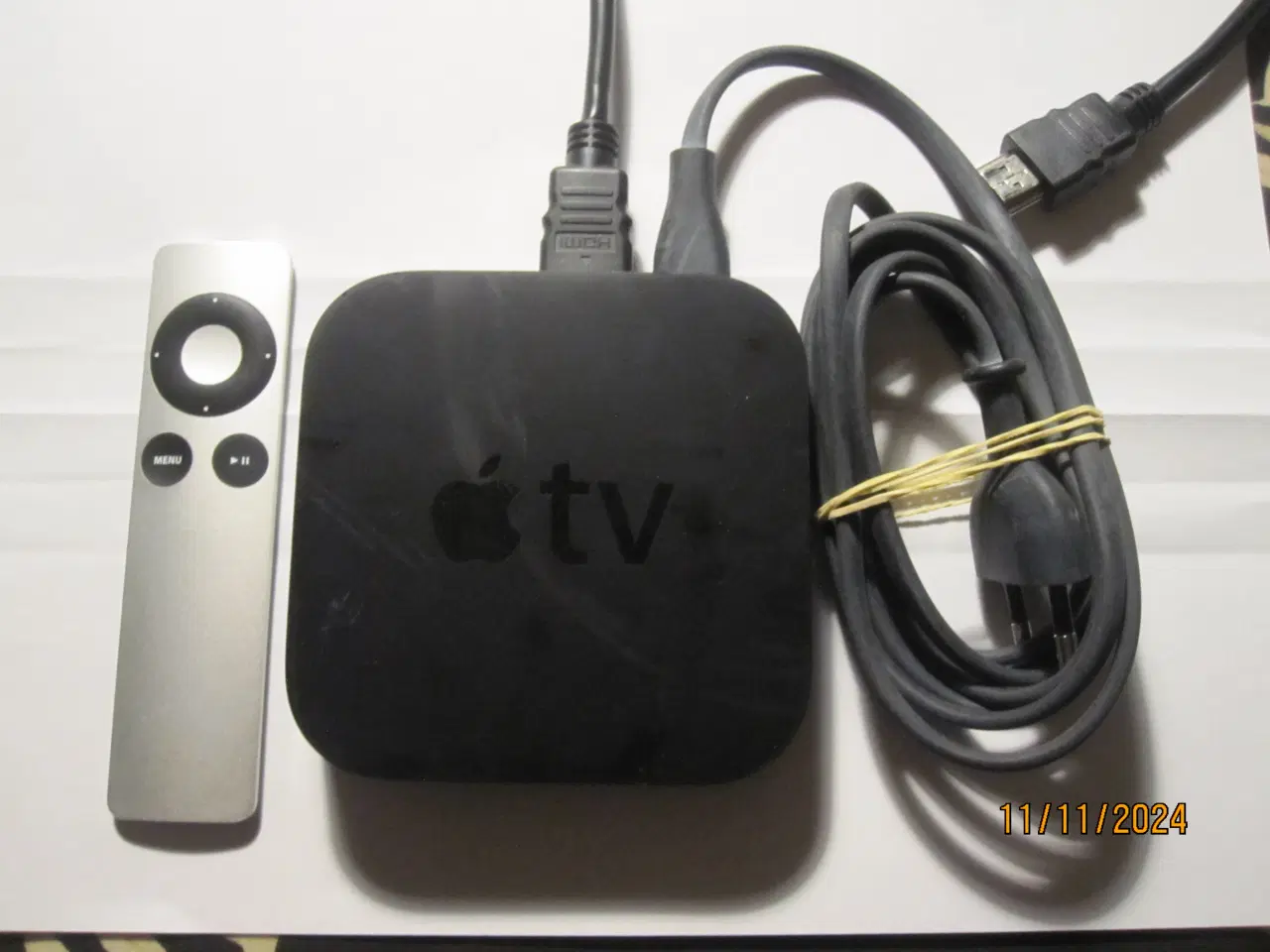 Billede 1 - Apple Tv -incl. fjernbetjening og kabel.