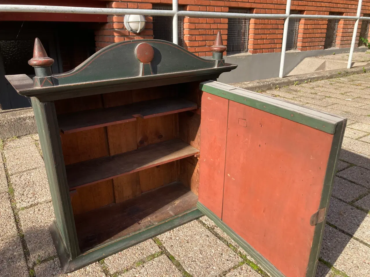 Billede 2 - Alumeskab med hylde