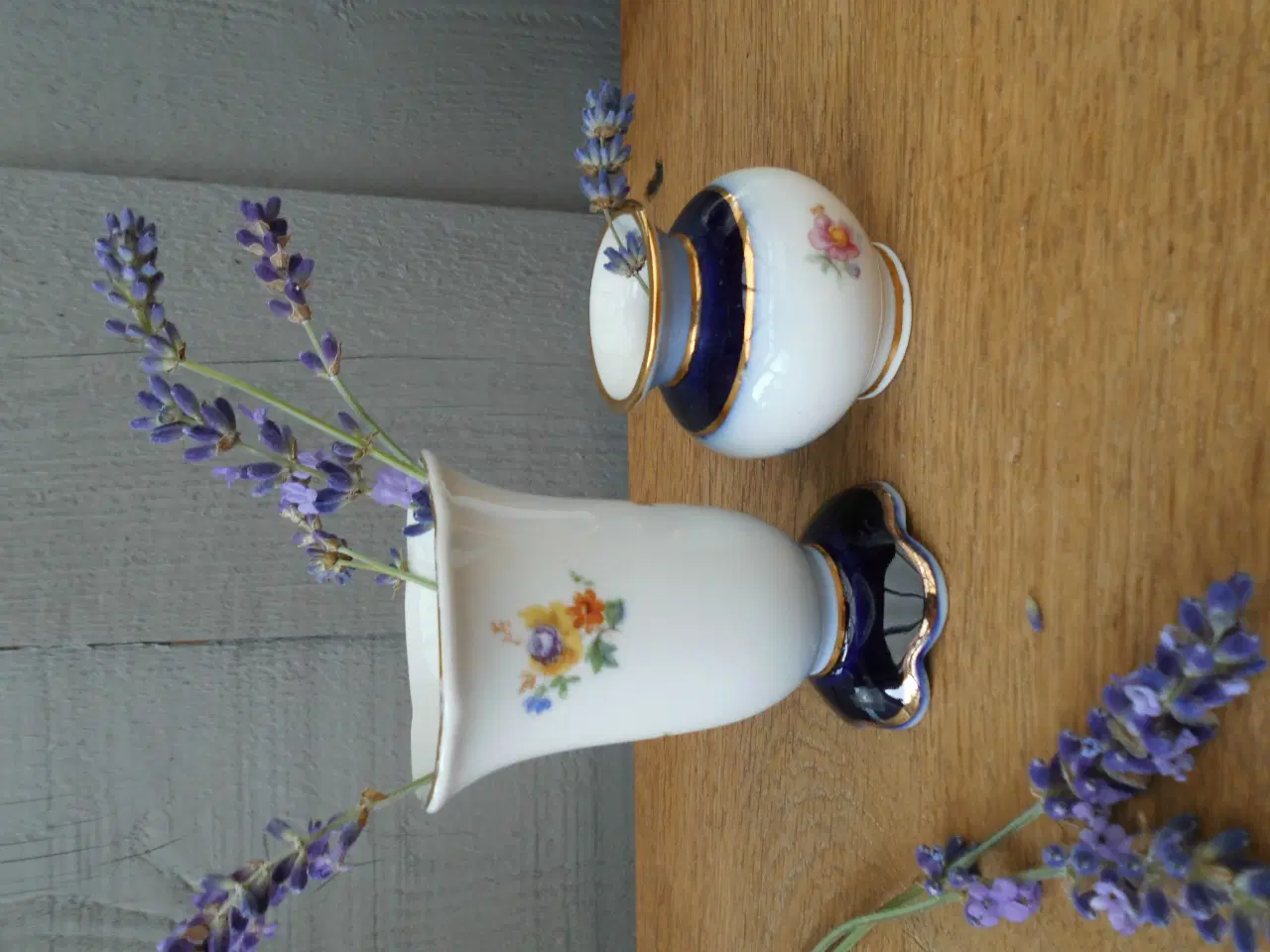 Billede 2 - 2 små søde retro vaser