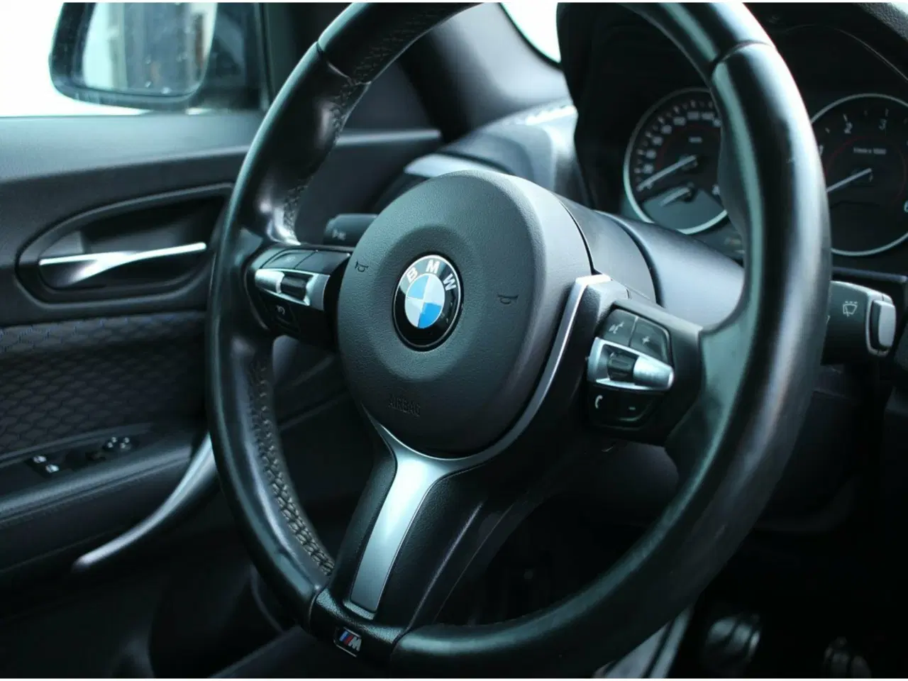 Billede 9 - Velholdt 2013 BMW 1-serie med M-udstyr