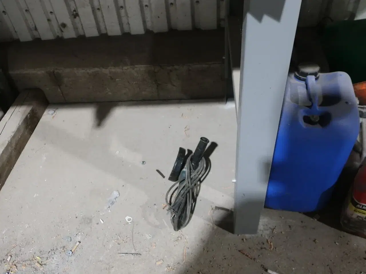 Billede 6 - Arbejdsbord med skruestik, div. Værktøj m.m.