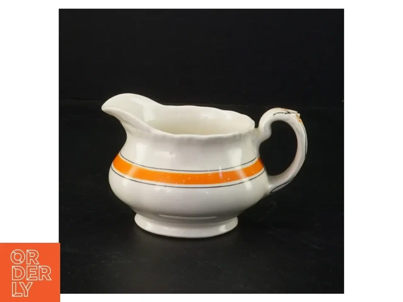 Billede 1 - Porcelæn flødekande med orange stribe (str. 13,5 x 10,5 x 8 cm)