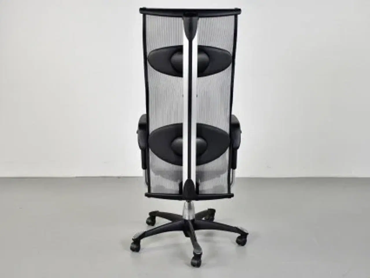 Billede 3 - Häg h09 9231 kontorstol med sort læder polster og sort net ryg