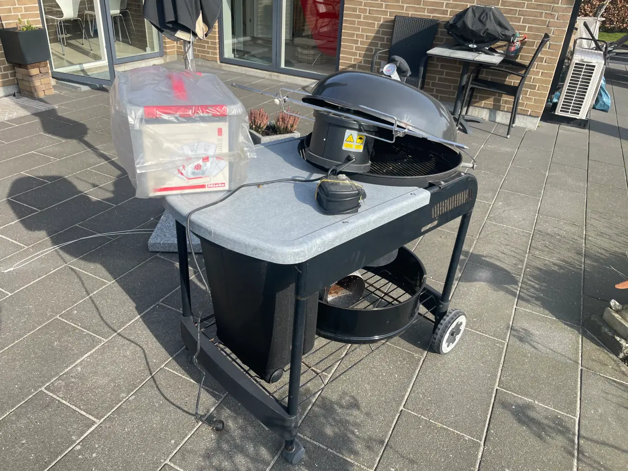 Billede 3 - Grill Weber med bord