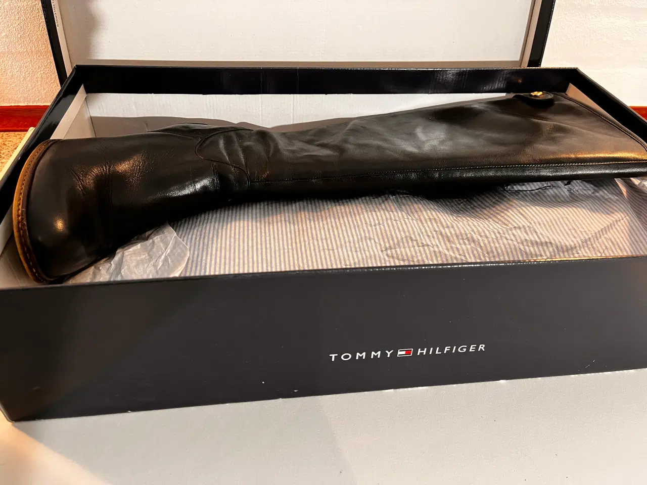 Billede 10 - Tommy Hilfiger sorte lange støvler, str. 40,