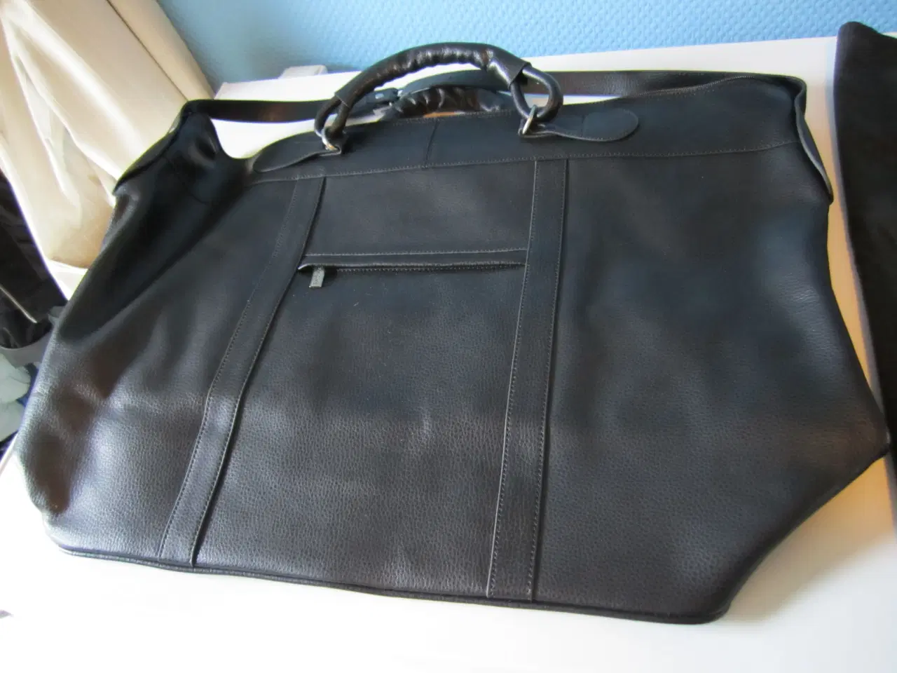 Billede 2 - Bon Gout sort læder rejsetaske med skuld