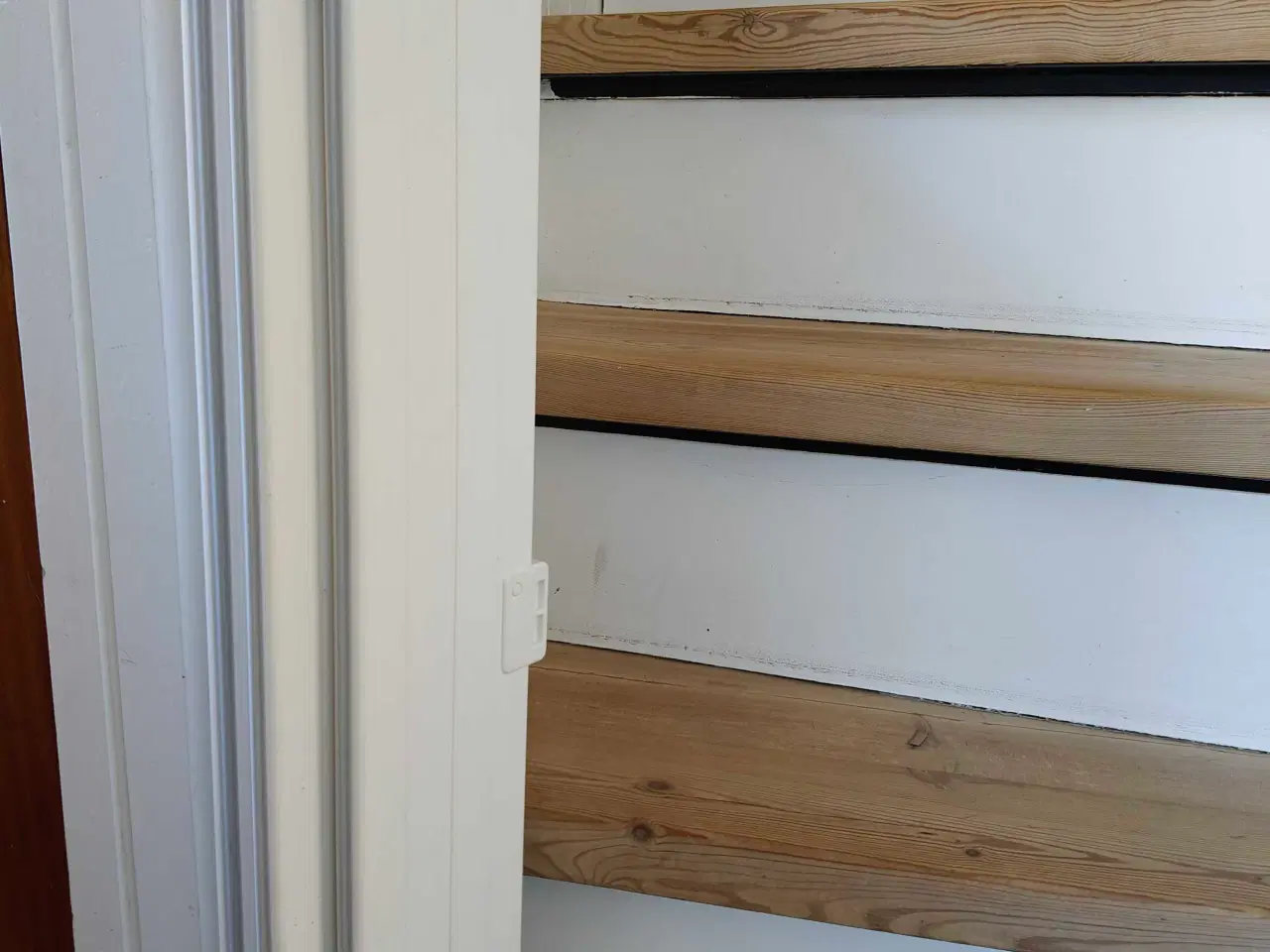 Billede 1 - BabyDan Guard Me sikkerhedsgitter, hvid, 55-89 cm