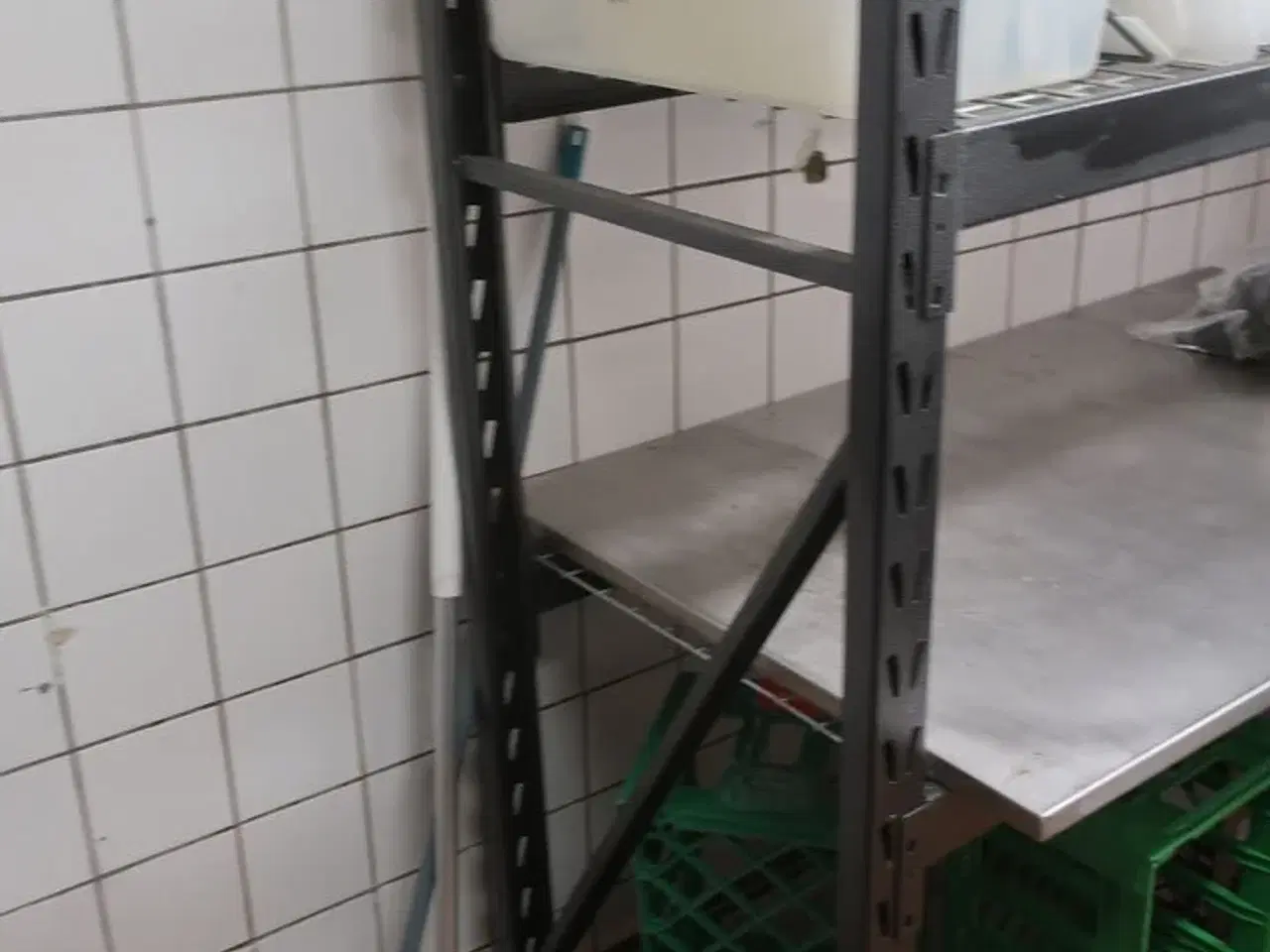 Billede 2 - Stålreol inkl. indhold