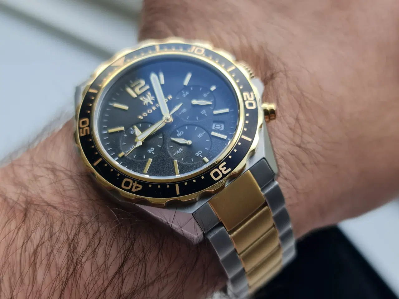 Billede 3 - Scorpion Chronograph Ur – Guld/Sølv – I Æske – Eks