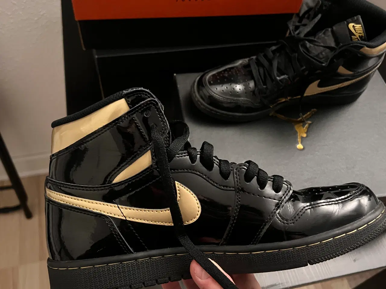 Billede 3 - Air Jordan 1 High Black Metallic Gold 