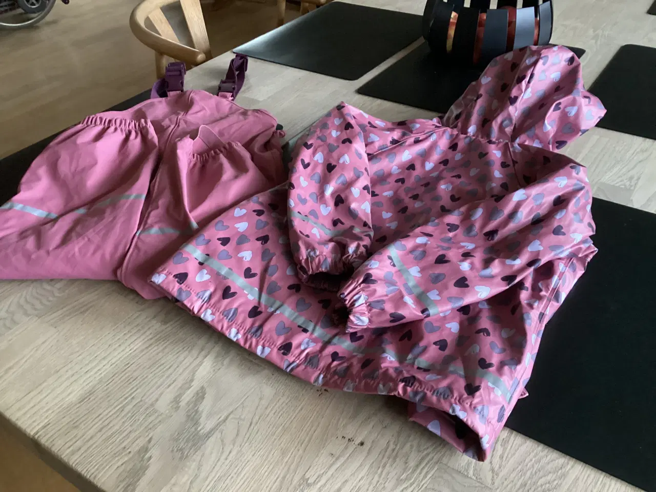 Billede 2 - Pige regn sæt str 5-6år
