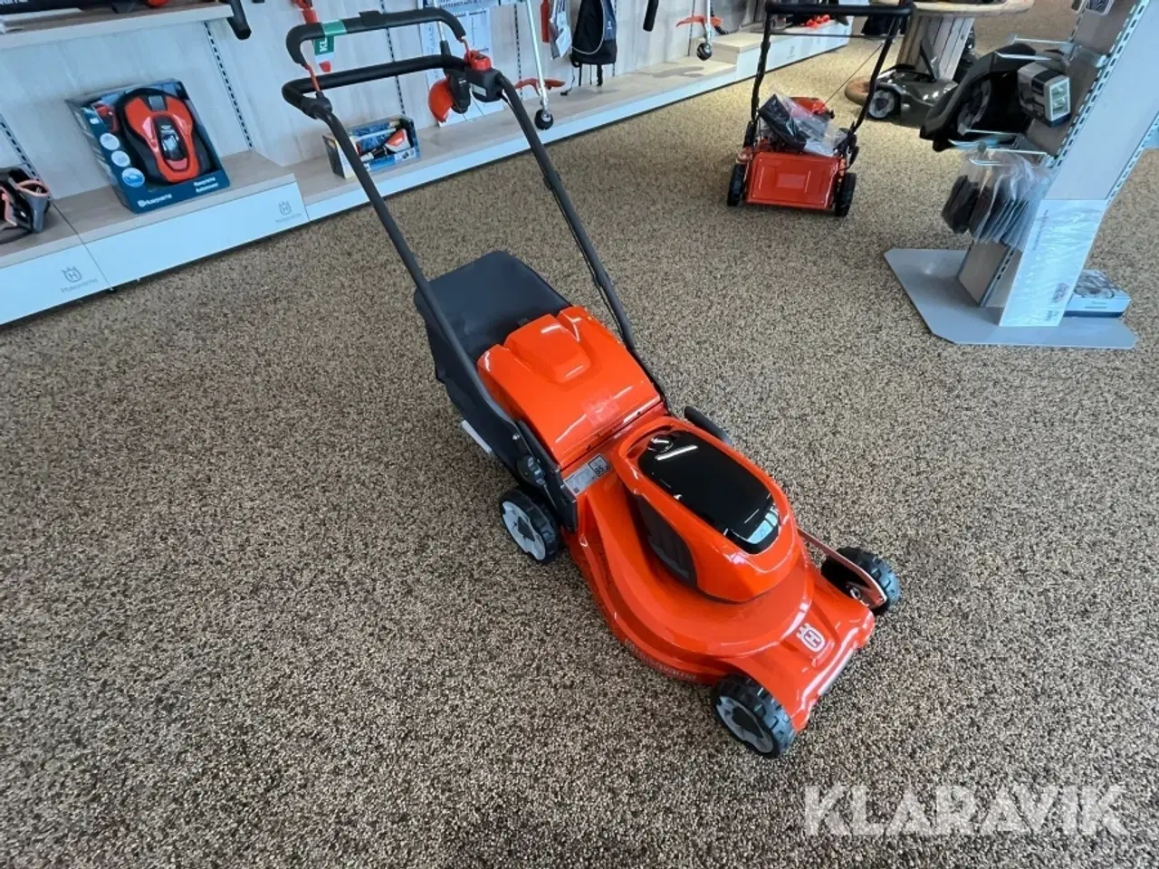 Billede 2 - Græsslåmaskine Husqvarna LC 247i