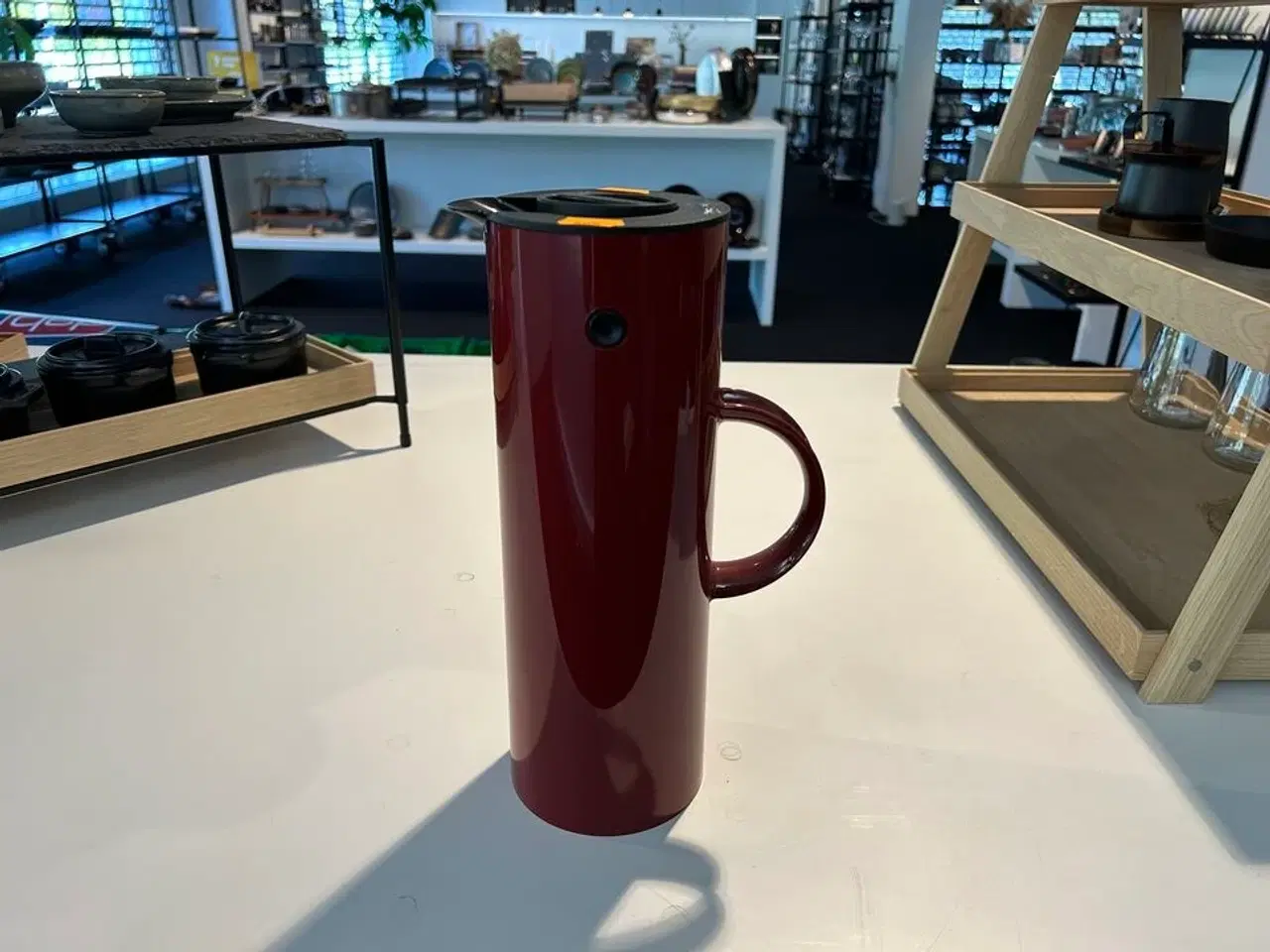 Billede 1 - Termokande warm maroon 1 ltr EM77 Stelton (Udstillingsmodel)