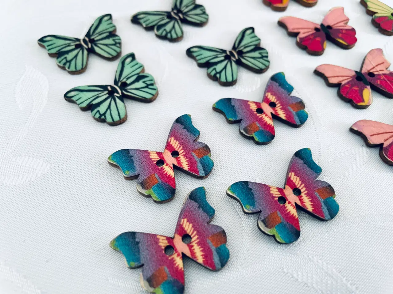 Billede 7 - Sommerfugle knapper i træ