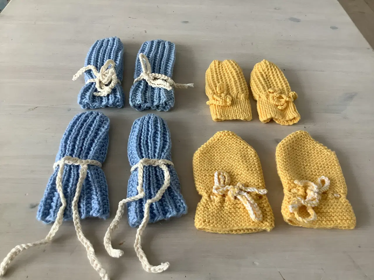 Billede 2 - Strikket børne vanter til barnevogn
