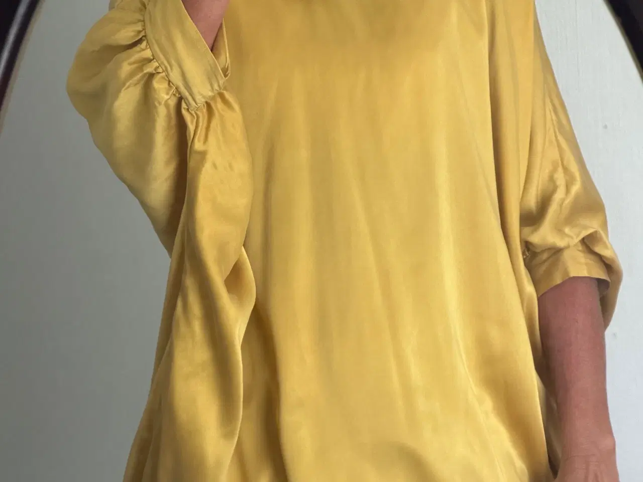 Billede 2 - Papagena silke sæt nederdel samt bluse str. M