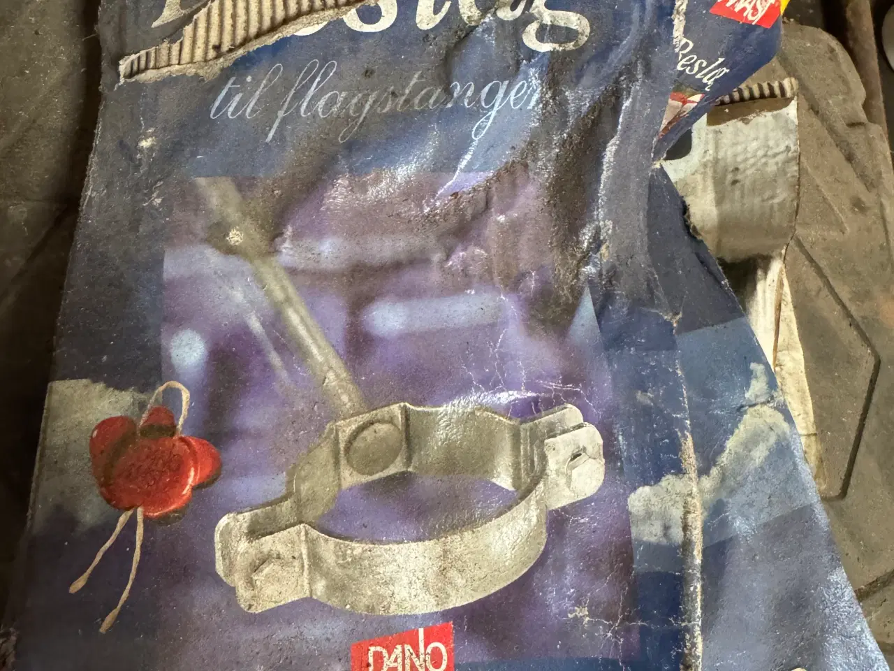 Billede 2 - Betonstøtte til flagstang med beslag 