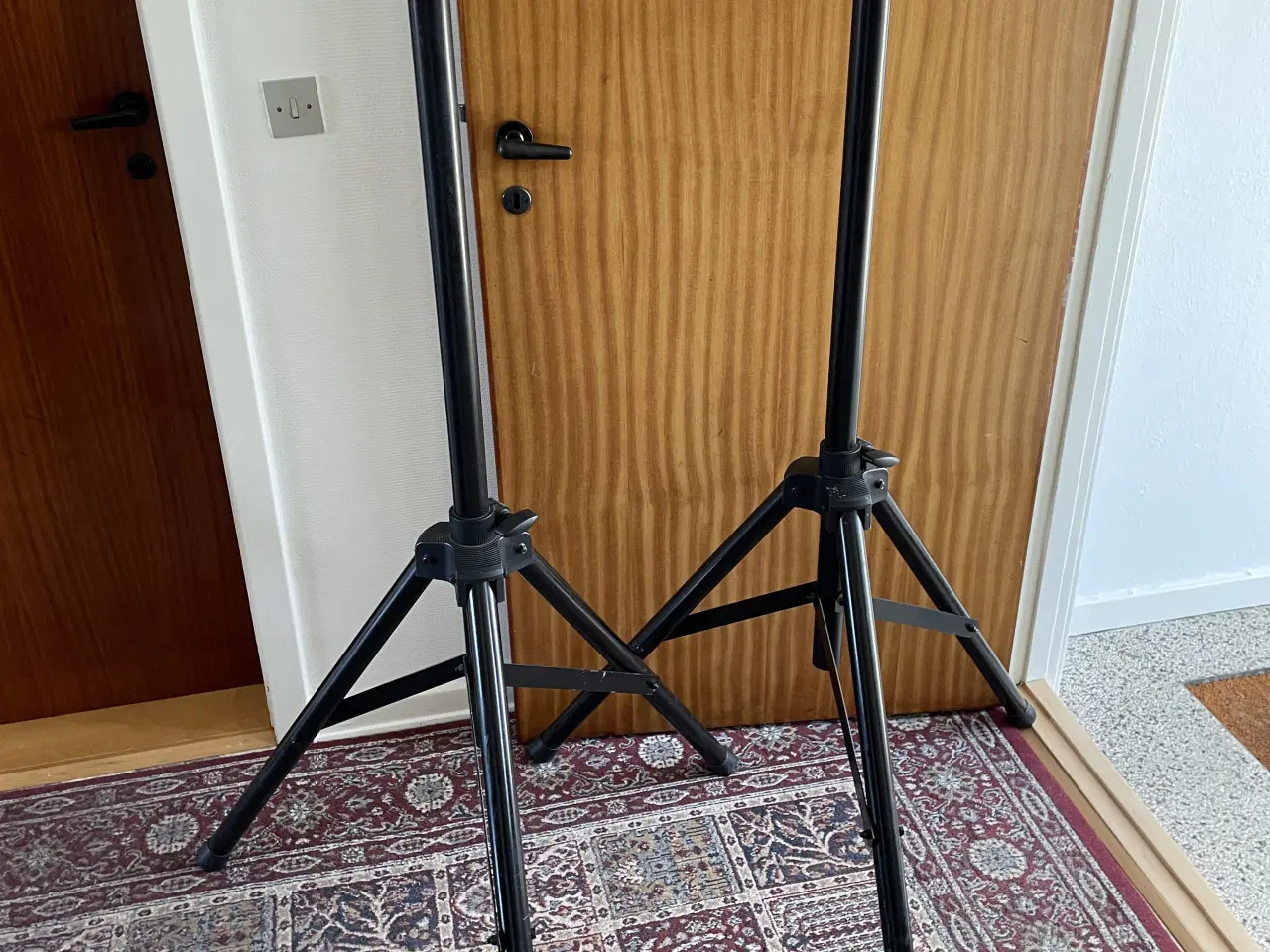 Billede 1 - 2 Højttalerstativer