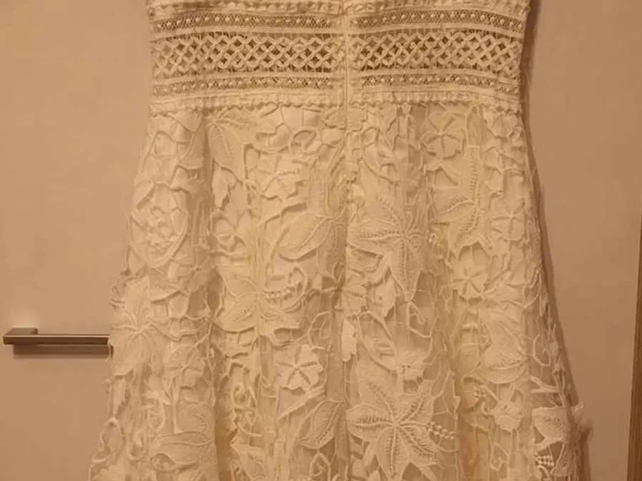 Billede 2 - Chi Chi London Florrie festkjole – str. 38/36