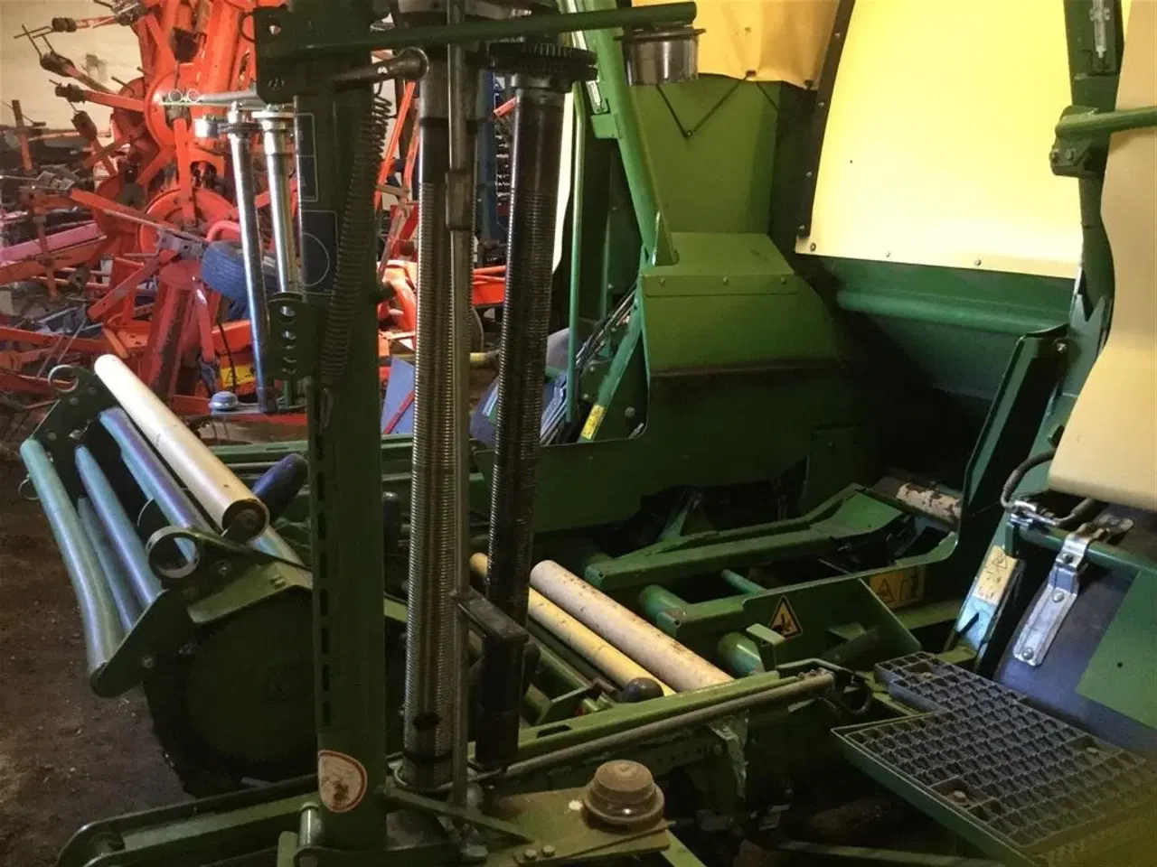 Billede 3 - KRONE Comprima CF155 XC Extreme Med næsten nye bånd
