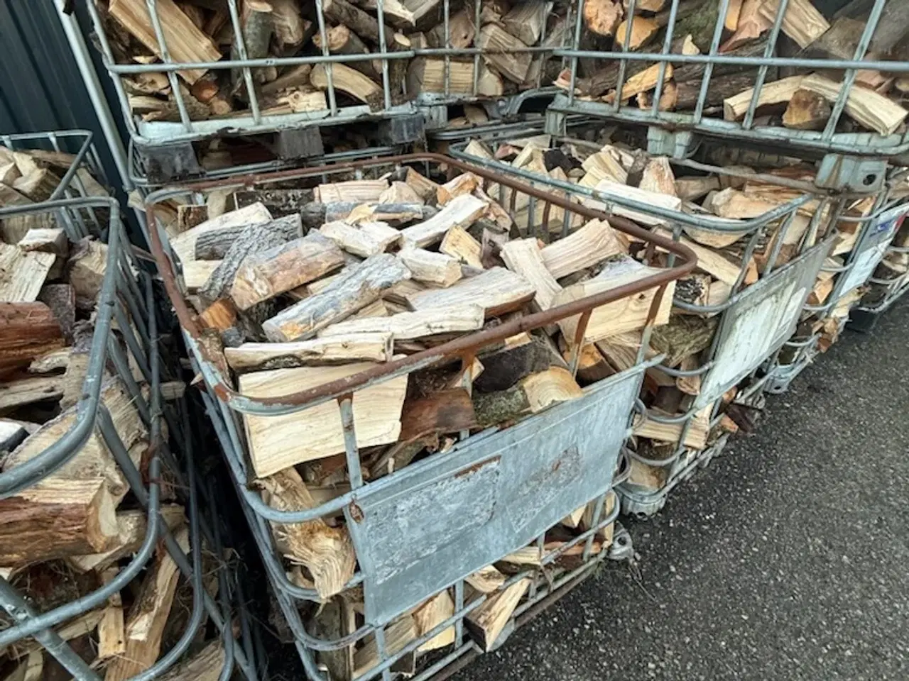 Billede 2 - Brændetårn - perfekt til brændeovnen